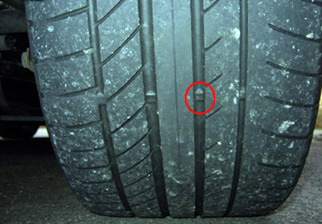 Đoán bệnh lốp xe qua các vết mòn